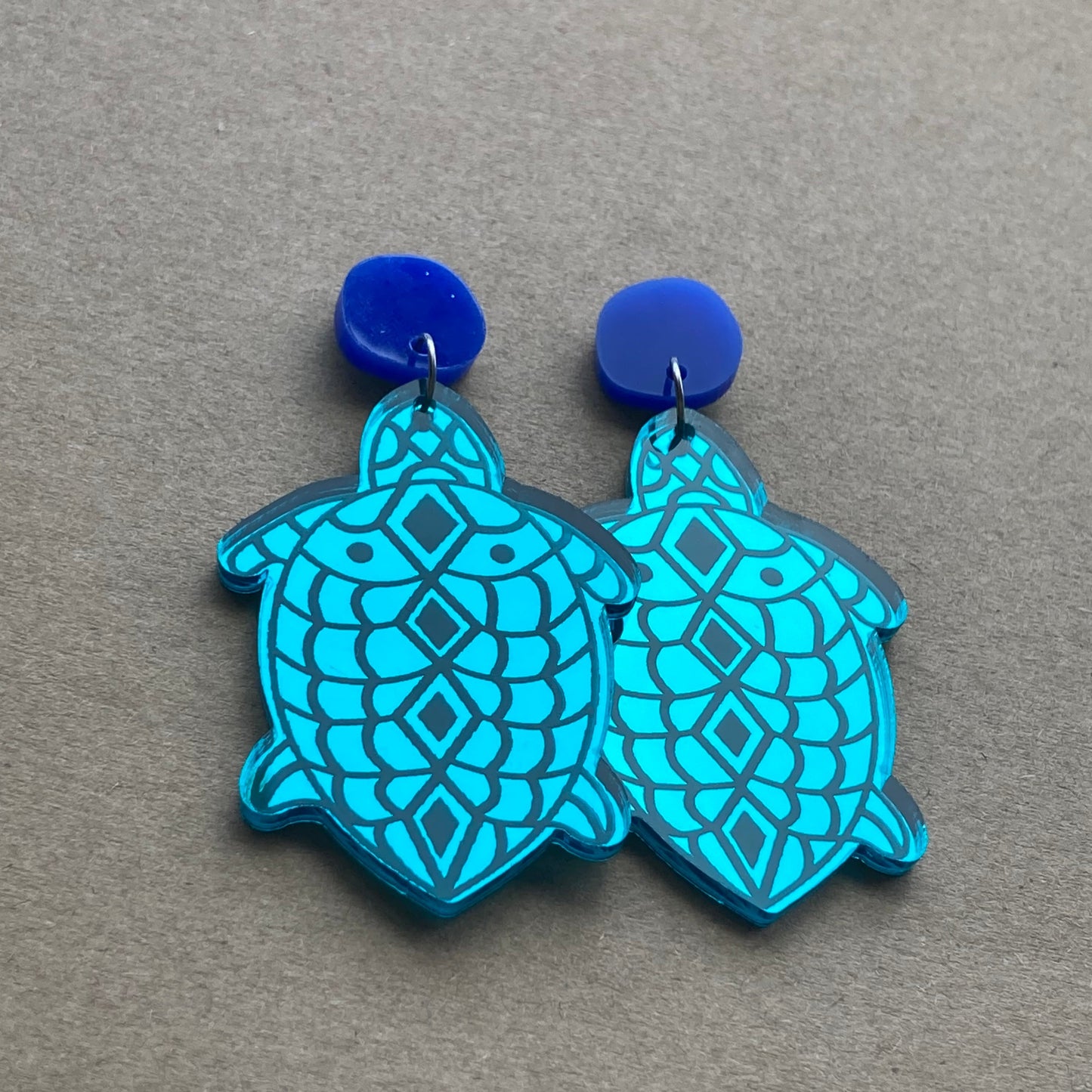 ‘Gurlibil’ – Turtle earrings