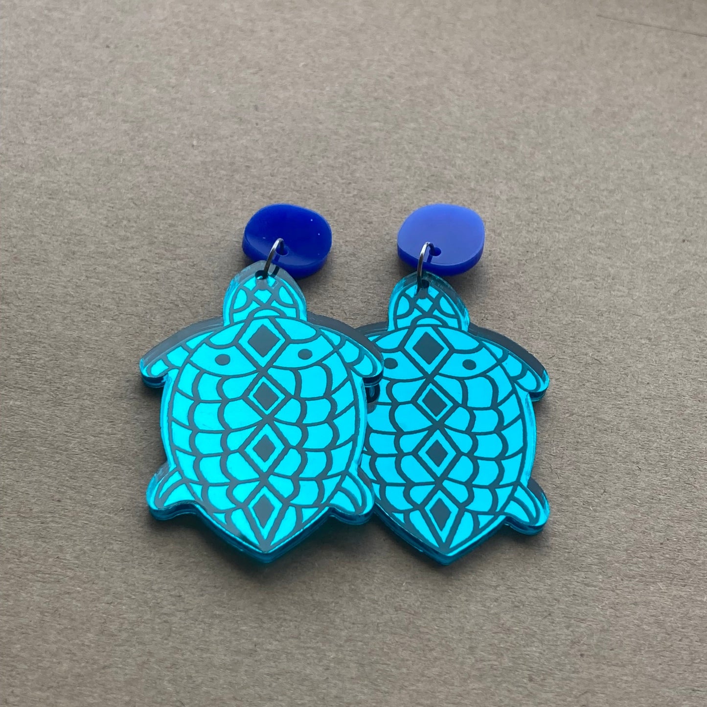 ‘Gurlibil’ – Turtle earrings