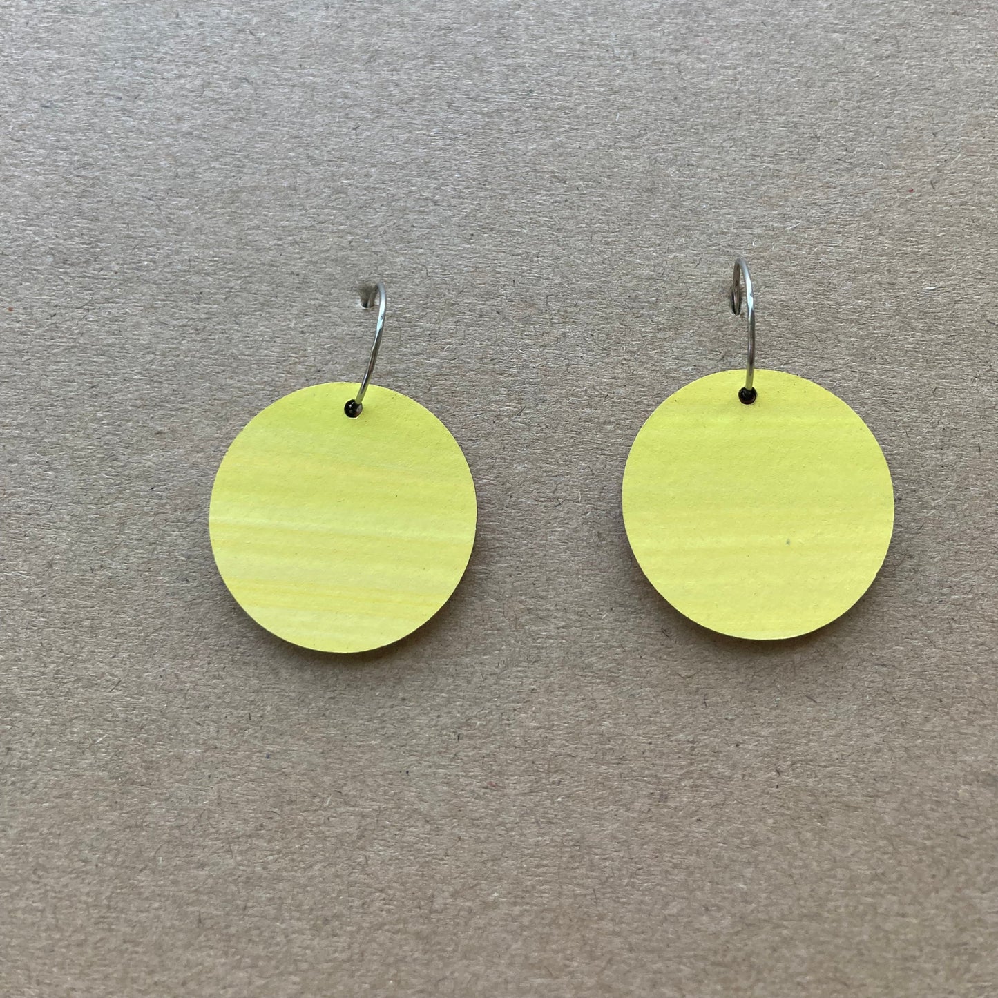 Yellow stripe circle earrings